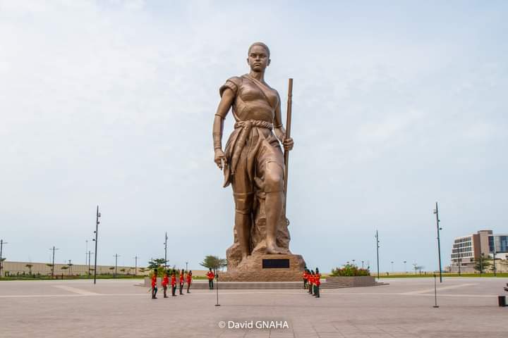 Statue De L Amazone Au B nin Peine N e Que D j L preuve De La 