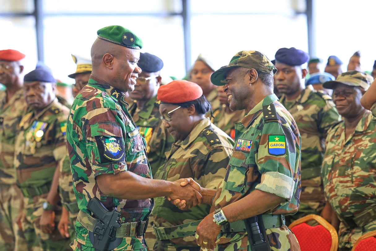 Au Gabon, les officiers supérieurs et les généraux de l'armée autorisés ...